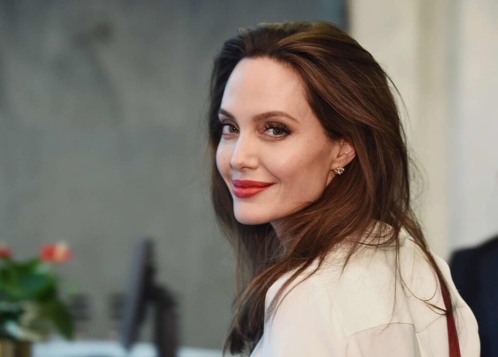 Angelina Jolie – Know Her Personal Life from Relationships to Achievements